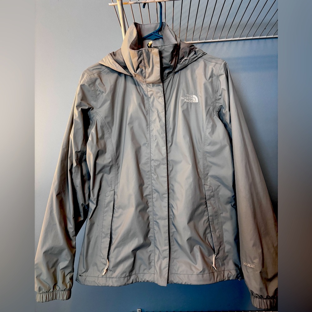 The North Face Women’s Hyvent hooded jacket light gray size medium